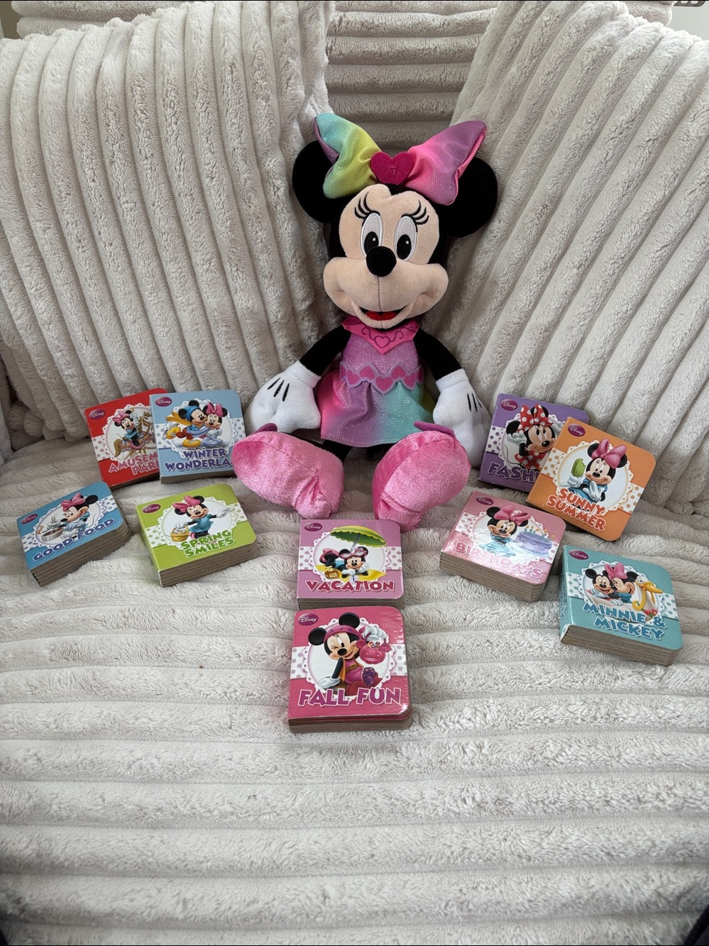 Disney Jr. Minnie Mouse Sparkle and Sing 13” incl batteries